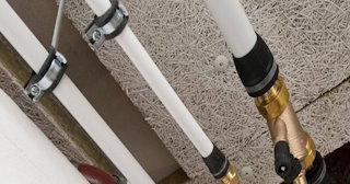 Замена труб водоснабжения в квартире: цена от 2064 руб. - СантехДомДзж